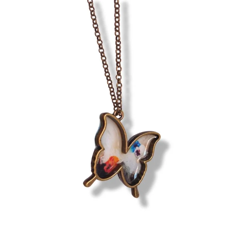 kolie-petaloyda-zografismeni-igrogiali-lenasdreamart Κολιέ πεταλούδα με υγρό γυαλί ζωγραφισμένη στο χέρι