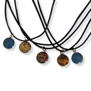 Μενταγιόν από υγρό γυαλί σε διάφορα χρώματα