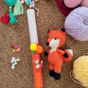 Σετ παιχνιδολαμπάδα λευκή με πλεκτή αλεπουδίτσα