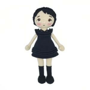 Πλεκτή κούκλα με μαύρα ρούχα