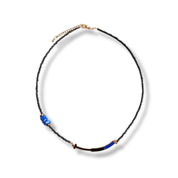 Κολιέ με μαύρες γυάλινες κοντερίες, ημιπολύτιμες πέτρες και ατσάλινο στοιχείο