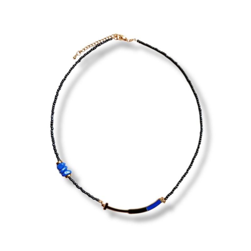 Kolie-me-gyalines-xantres-xaoliti-kai-atsalino-stoixeio-etsetera