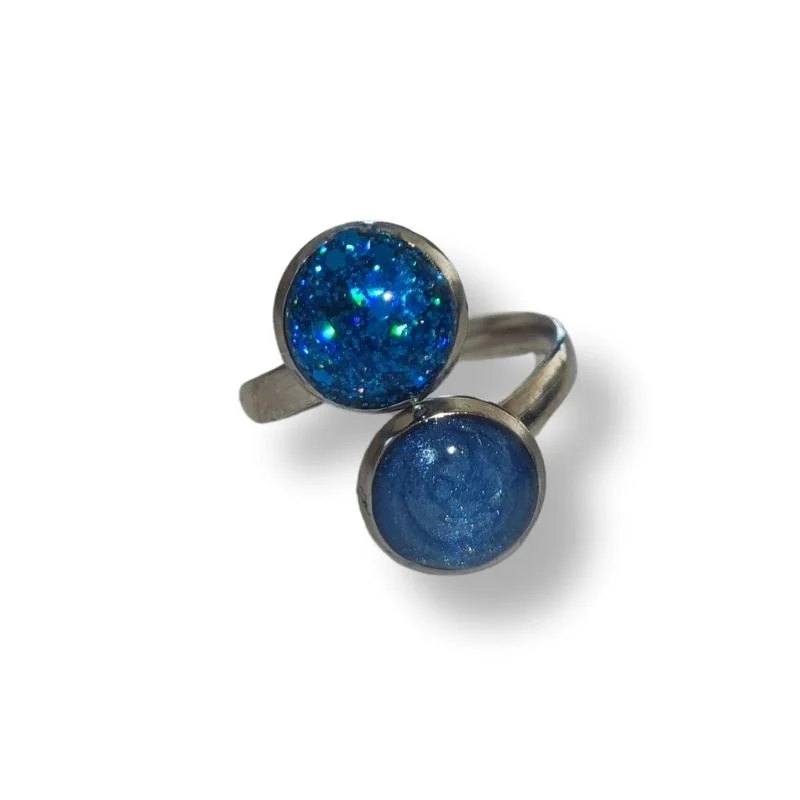 daxtylidi-me-rythmizomeno-anoigma-me-duo-kyklous-apo-ygro-gyali-se-mple-xrwma-kai-mple-glitter-e&a