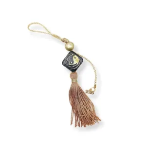 Γούρι 2026 Yin Yang in hands