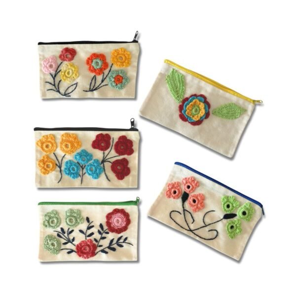 Υφασμάτινη Κασετίνα/Νεσεσέρ Κεντημένη με ανοιξιάτικα λουλούδια