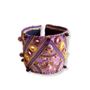 Χειροποίητο βραχιόλι boho με κεντημένες ημιπολύτιμες πέτρες και κρύσταλλα