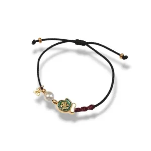 Βραχιόλι γούρι ΄26 με μαύρο κορδόνι, αυξομειούμενο