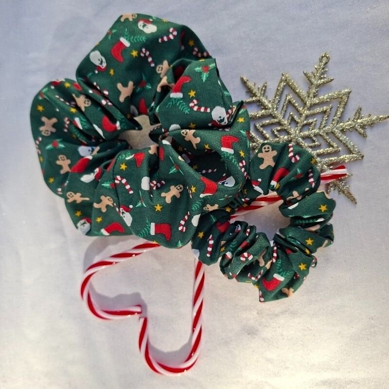 Handmade-christmas-scrunchies-green3-byvsl