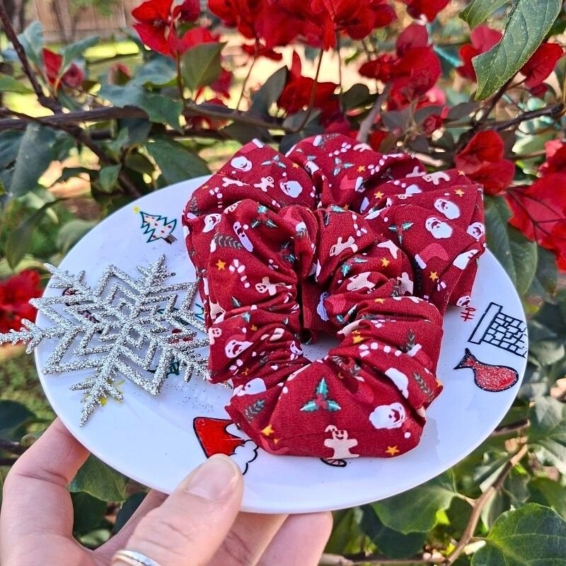 Handmade-christmas-scrunchies-red2-byvsl