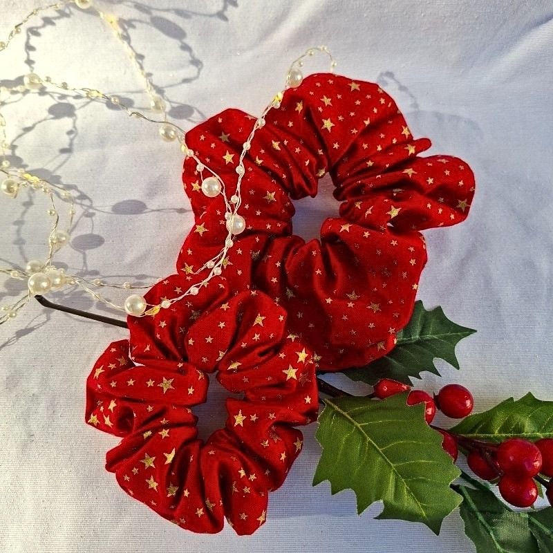 Handmade-christmas-scrunchies-stars3-red-byvsl