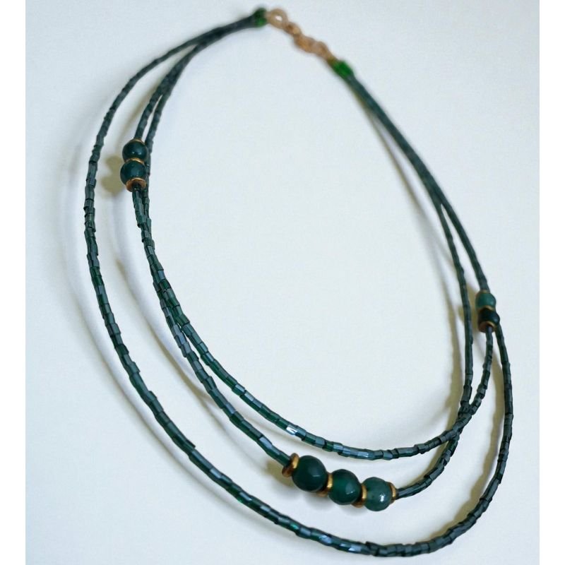 Xeiropoiito kolie me gyalines xandres kai perles apo nefriti se yperoxo prasino xroma se 3 seires – by Christine only (3)