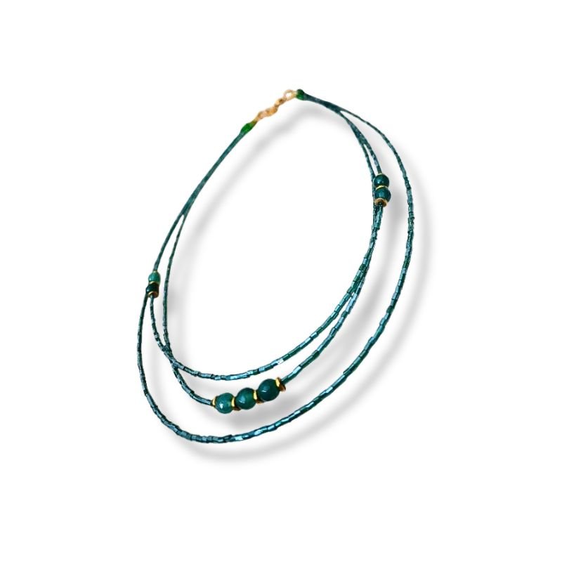 Xeiropoiito kolie me gyalines xandres kai perles apo nefriti se yperoxo prasino xroma se 3 seires - by Christine only