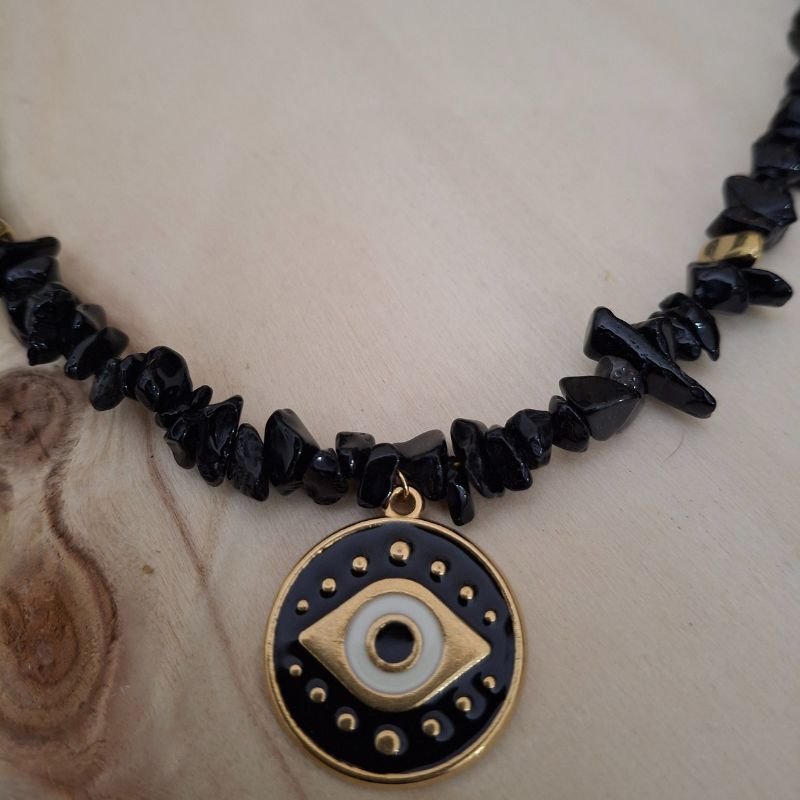 Xeiropoiito kolie me mavrh petra kai aimatith kanoun parea me ena atsalino xryso kai mayro mati me smalto-by Christine only (2)