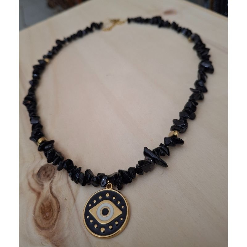 Xeiropoiito kolie me mavrh petra kai aimatith kanoun parea me ena atsalino xryso kai mayro mati me smalto-by Christine only (3)