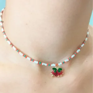 Είναι το κόσμημα φορεμένο στο λαιμό.