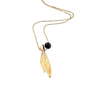 Κολιέ γούρι 2026 σε μεταλλική αλυσίδα με κεραμική χάντρα