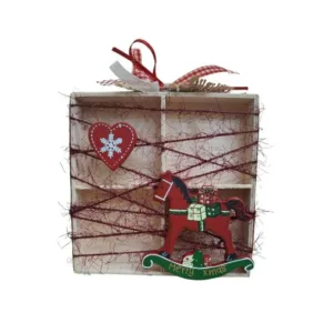 Χριστουγεννιάτικο ξύλινο πλαίσιο με νήμα και ξύλινη διακόσμηση