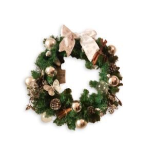 Χριστουγεννιάτικο στεφάνι με μπάλες και διάφορα διακοσμητικά