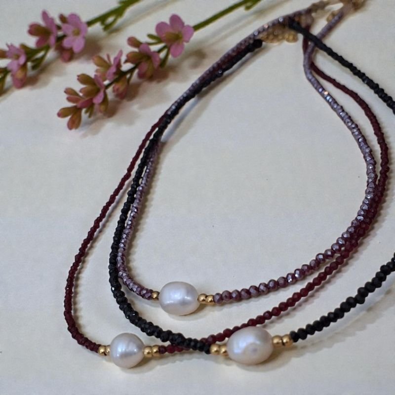 Xeiropoiito-kolie-mavro-skouro-kokkino-mov-visini-krystallakia-margaritari -by Cristine only (5)