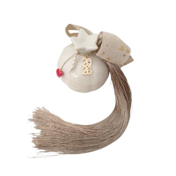 Γούρι λευκό κεραμικό ρόδι με φούντα και το 2026 με σμάλτο