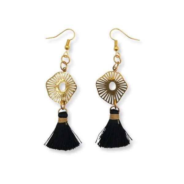 Χειροποίητα κρεμαστά σκουλαρίκια από ατσάλι και φούντες