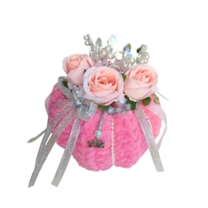 Χριστουγεννιάτικη κολοκύθα γούρι 2026 με λουλούδια και στέμμα