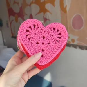 Πλεκτό σουβέρ καρδιά φούξια