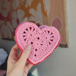 Πλεκτό σουβέρ καρδιά ροζ