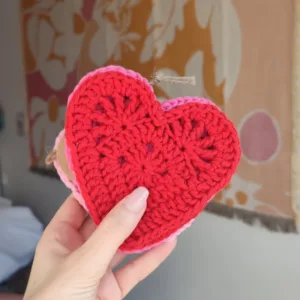 Πλεκτό σουβέρ καρδιά - κόκκινο