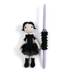 Πασχαλινή Λαμπάδα με πλεκτή κούκλα ''Κορίτσι με μαύρο φόρεμα'' (40εκ.)