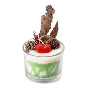 Αρωματικό κερί σε βαζάκι με κουκουνάρια και κόκκινη καρδιά