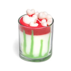 Αρωματικό κερί σε ποτήρι με βυθισμένες καρδιές