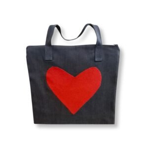 Υφασμάτινη τσάντα tote μπλε σκούρο τζιν με μεγάλη κόκκινη καρδιά