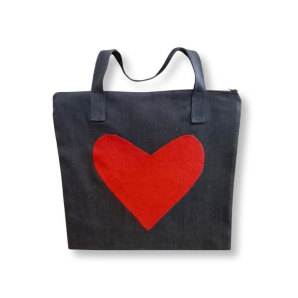 Υφασμάτινη τσάντα tote μπλε σκούρο τζιν με μεγάλη κόκκινη καρδιά