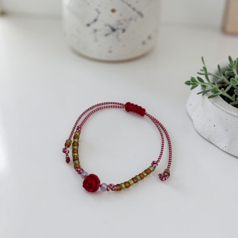 Xeiropoiito martaki vraxiolaki me kokkino triantafillaki kai xantres se dyo xromata -by Cristine only (2)