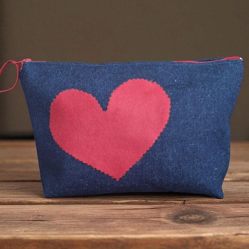 Xeiropoiito tzin nesesser me megali kokkini kardia -by Cristine only (2)