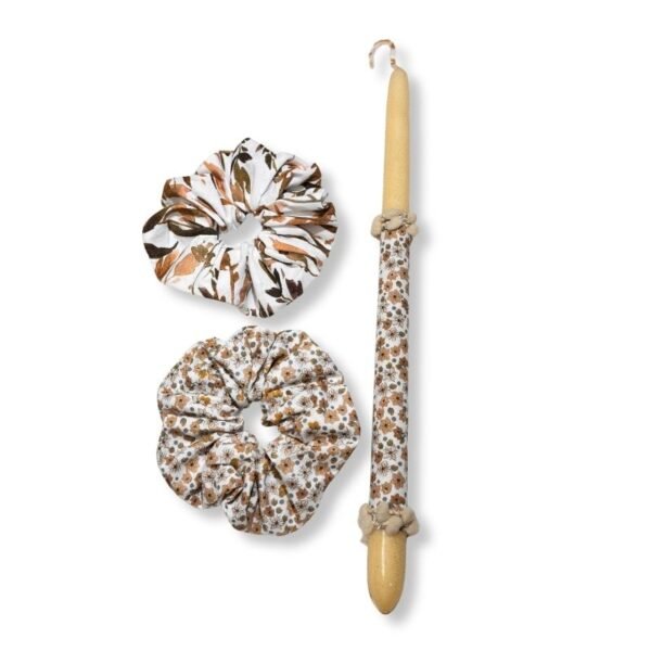 Πασχαλινή Λαμπάδα με δύο scrunchies, καφέ ανθάκια (35εκ.)