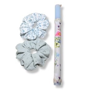 Πασχαλινή Λαμπάδα με δύο scrunchies, γαλάζιο/γκλίτερ (30εκ.)