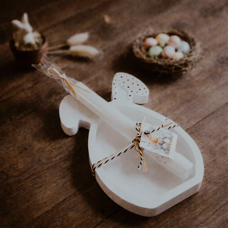 Diskos-lagoudaki-apo-skoni-porselanis-kai-keri-etsetera (5)