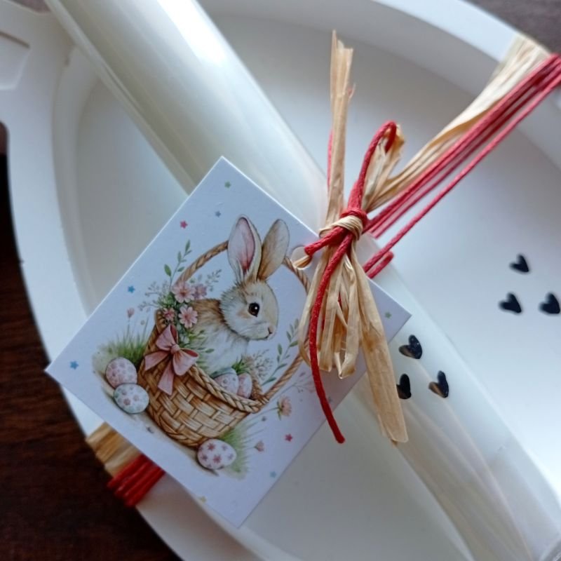 Diskos-lagoudaki-apo-skoni-porselanis-kai-keri-etsetera