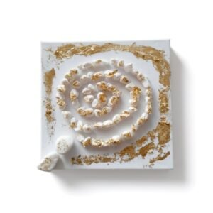 Βότσαλο πάνω σε καμβά με χρυσές λεπτομέρειες