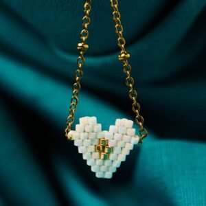 Λεπτό κολιέ miyuki με λευκή καρδιά The Gem Stories