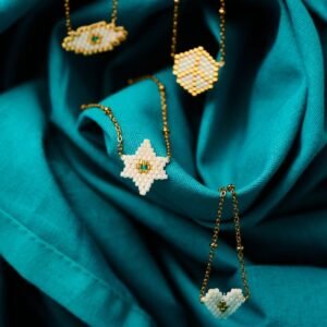 Λεπτό κολιέ miyuki με καρδιά μάτι αστέρι και σύμβολο ειρήνης λευκό The Gem Stories