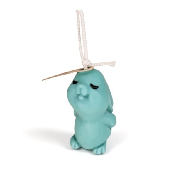 Πασχαλινό Κουνελάκι σε πόζα από κερί σόγιας