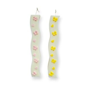 Λαμπάδα αρωματική κυματιστή με φιόγκους & καρδιές, ζωγραφισμένη στο χέρι