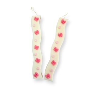 Λαμπάδα αρωματική κυματιστή με ροζ φιόγκους & καρδιές