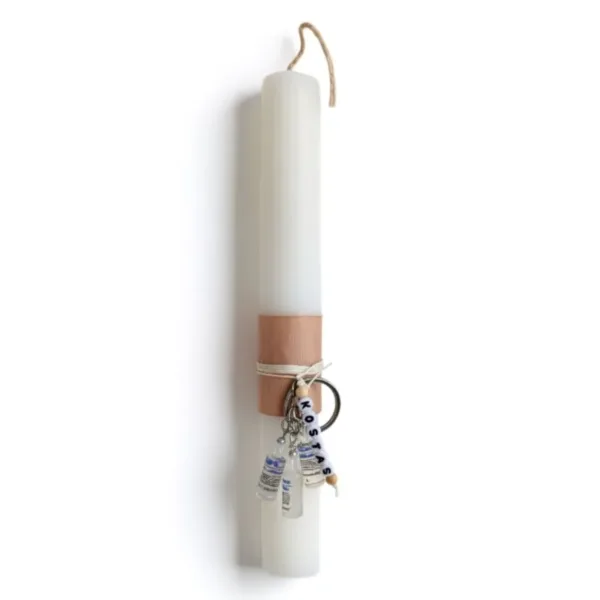 Λευκή λαμπάδα με μπρελόκ μπουκάλια Βότκας και όνομα