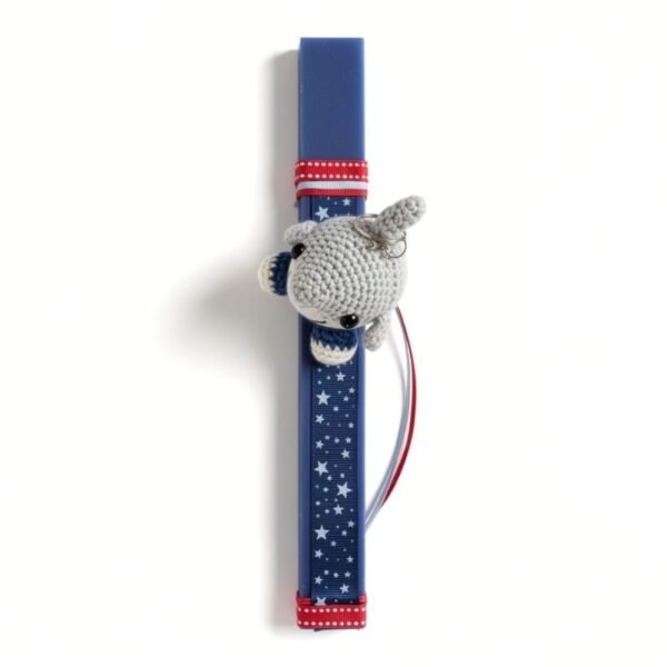 Πασχαλινή λαμπάδα πλεκτός Καρχαρίας με παπούτσια μπρελόκ