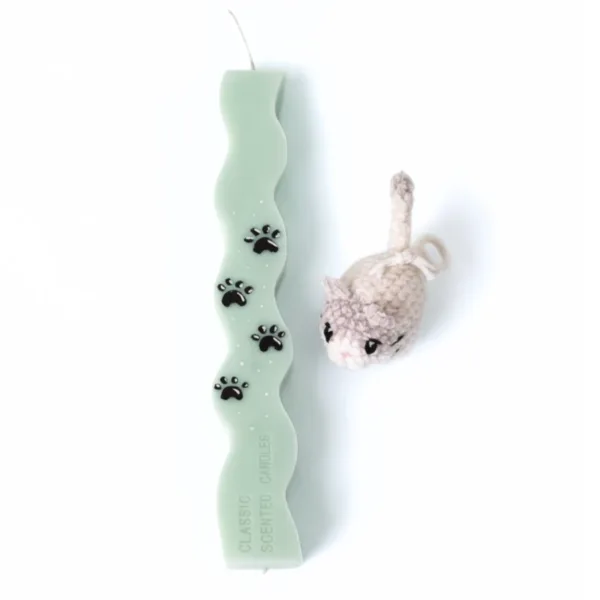 Αρωματική λαμπάδα με πατουσάκια και μπρελόκ γατάκι