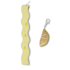 Σετ αρωματική λαμπάδα σόγιας ζωγραφισμένη με πλεκτό μπρελόκ λεμόνι